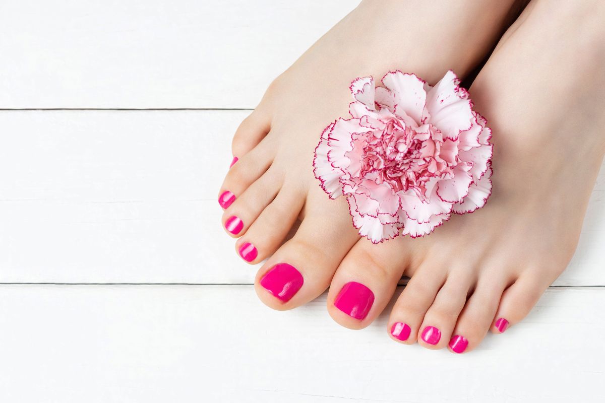 Kodėl slepiate savo pėdas? Nutylėta nagų problema, kurią išspręsite miegodami!